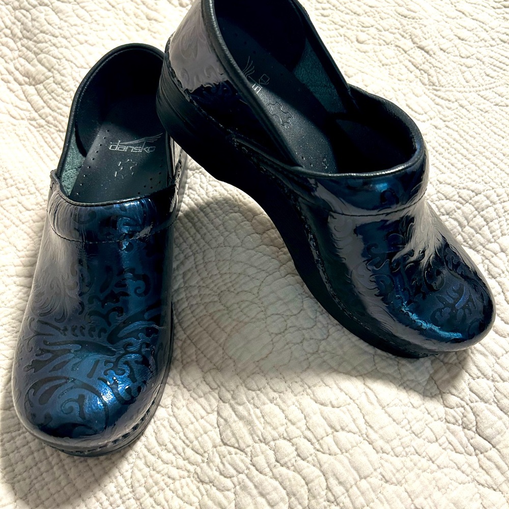 Dansko clogs. Navy. Size 37